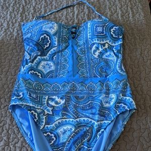 LIKE NEW!!! BEAUTIFUL ONE PIECE LAUREN SWIMSUIT